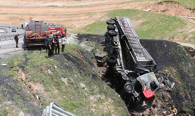 Şırnak'ta devrilen tırda sıkışan sürücü yanarak hayatını kaybetti
