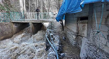 Şırnak'ta ev ve ahırlar sular altında kaldı