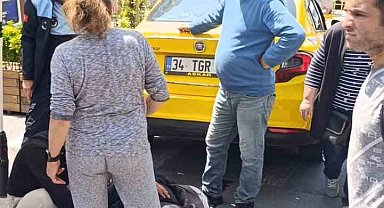 Şişli'de geri geri giden taksi, yaşlı kadını altına aldı