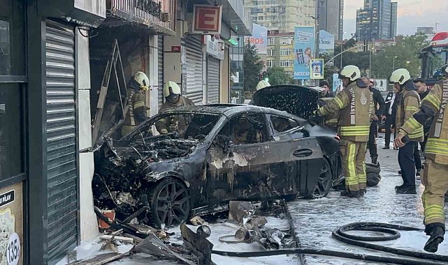 Şişli'de lüks araç dükkana girdi: 2 yaralı