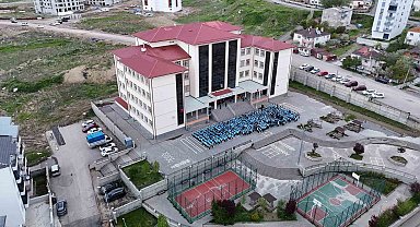 Sivas'ta 900 öğrenci eşzamanlı hareket etti, hep bir ağızdan "Feda Türkiye'm" dedi