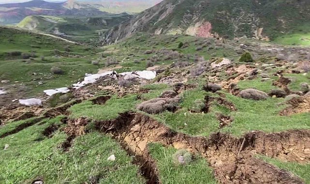 Sivas'ta karların erimesi ve aralıksız süren yağış heyelana neden oldu