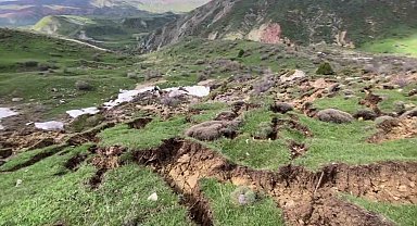 Sivas'ta karların erimesi ve aralıksız süren yağış heyelana neden oldu