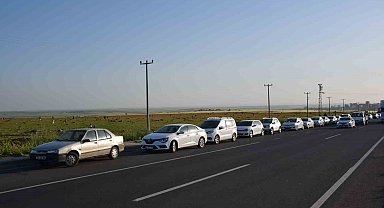 Siverek'te gelincik tarlaları binlerce kişinin uğrak noktası haline geldi