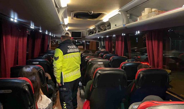 Sivil trafik jandarmaları şehirlerarası otobüslerde
