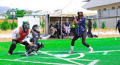 Softbol heyecanı Aydın'ın ev sahipliğinde başladı