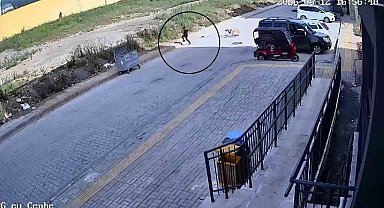 Sokak köpeklerinin saldırdığı 7 yaşındaki çocuk korku dolu anlar yaşadı