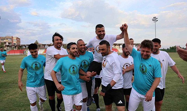 Sökespor altyapısında futbola başlayan Taşdemir, sahalara veda etti