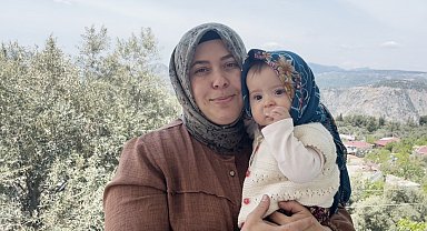 Sosyal medyayı sallayan ikili: Anne ve 7,5 aylık kızı izleyenlerin yüzünde tebessüm bırakıyor