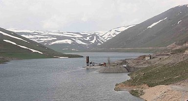 Su tutmaya başlayan Ünlendi Barajı çevresindeki köyler için 134 kilometrelik yeni yol yapılacak