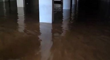 Süper hücre fırtınasının vurduğu Gaziantep'te bina otoparkları çamurla doldu