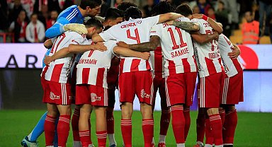 Süper Lig'e veda edecek son takım yarın belli olacak