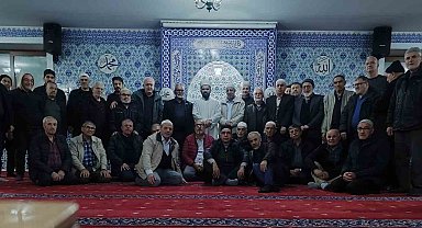 Suriyeli Abdülkerim Ömer'e cami cemaatinden anlamlı uğurlama