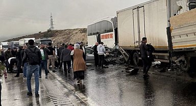 TAG Otoyolu'nda zincirleme trafik kazası: 1'i ağır 5 yaralı