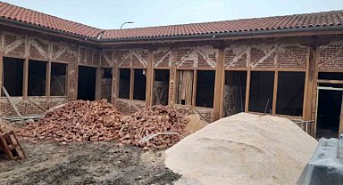Tarihi Emet Hanı'nda restorasyon çalışmaları sürüyor