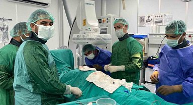 Tarsus Devlet Hastanesi'nde şoklama özellikli kalp pili takıldı