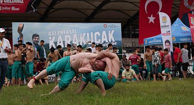 Tarsus'ta er meydanı doldu: 455 güreşçi kıyasıya mücadele etti