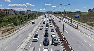Tatilciler dönüş yolunda: 43 ilin bağlantı noktasında trafik yoğunluğu arttı