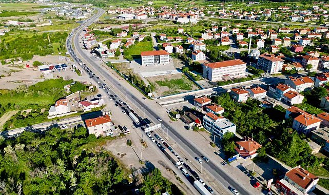 Tatilcilerin dönüş yolundaki yoğunluğu sürüyor