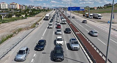 Tatilin son gününde dönüş yoğunluğu arttı: 43 ilin bağlantı noktası havadan görüntülendi