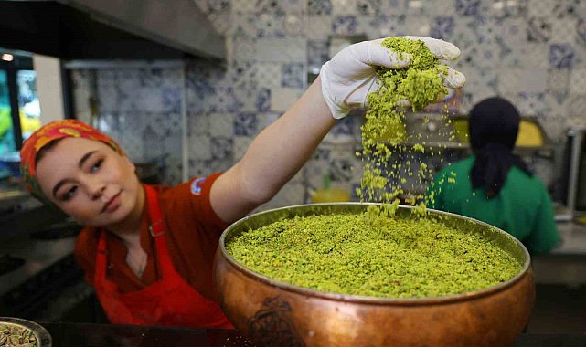 Tatlıcılarda yoğunluk başladı, uzmanından 'ucuz tatlı' uyarısı geldi