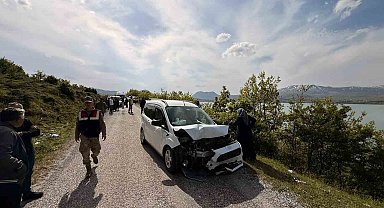 Tatvan'da otomobille kamyonet çarpıştı: 6 yaralı