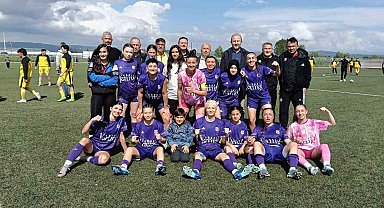 Tavşanlı Akıncılarspor kadın futbol takımı başarısı devam ediyor