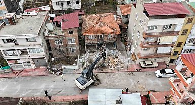 Tehlike oluşturan ve suç yuvasına dönen metruk binalar yıkılıyor