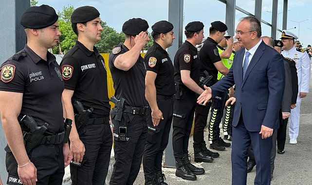 Tekirdağ Valisi Soytürk, görev başındaki güvenlik güçleriyle bayramlaştı