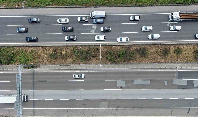 TEM Otoyolu'nun Düzce geçişinde bayram tatili yoğunluğu başladı