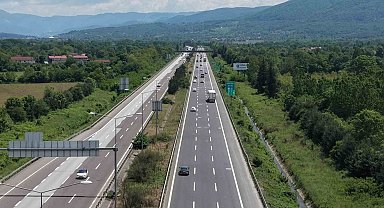 TEM Otoyolu'nun Düzce geçişinde bayramın ilk günü sakin geçiyor
