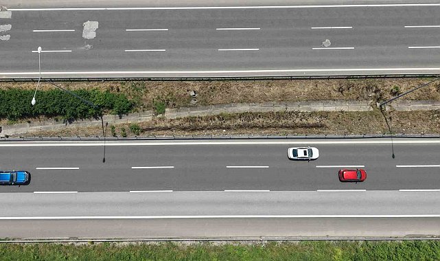 TEM'in Düzce geçişinde arefe günü trafik akıcı ilerliyor