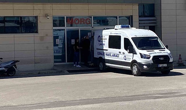 Tırın altında kalarak hayatını kaybeden genç motosikletlinin cenazesi yakınları tarafından teslim alındı