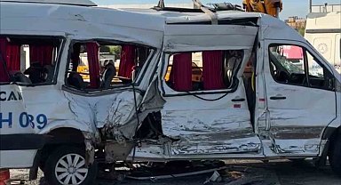 Tırla çarpışan işçi servisi devrildi: 8 yaralı