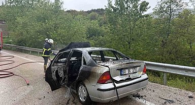 Tokat'ta alev alan otomobil demir yığınına döndü