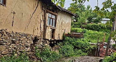 Tokat'ta heyelan nedeniyle 2 ev tahliye edildi