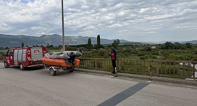 Tokat'ta ırmağa giren 2 genç akıntıya kapılarak kayboldu