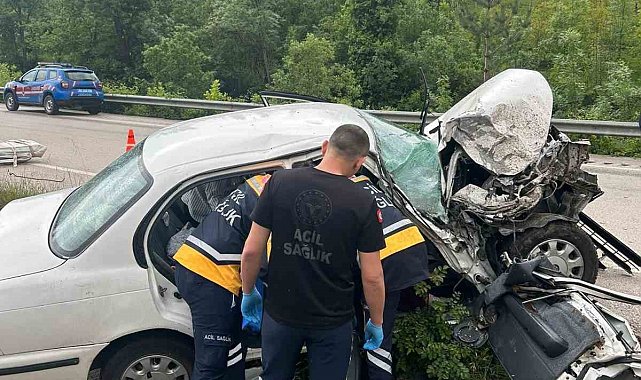 Tokat'ta kazada hurdaya dönen otomobildeki 5 kişi yaralandı