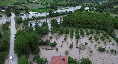 Tokat'ta Kelkit Çayı taştı, köyü su bastı