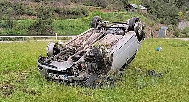 Tokat'ta lastiği patlayan otomobil takla attı: 5 yaralı