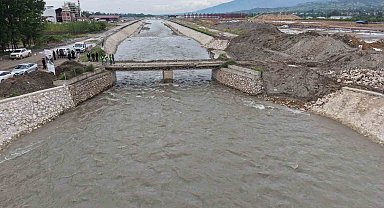 Tokat'ta taşkın riskine karşı bir köprü daha yıkılıyor