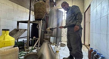 Toroslar'da yetişen 31 farklı bitkinin yağını çıkartıp ülkenin dört bir yanına gönderiyor