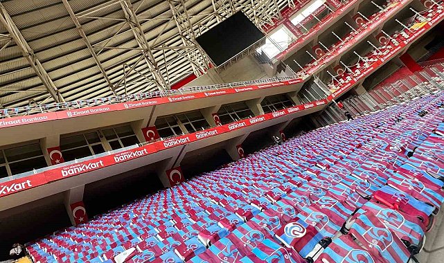 Trabzon Büyükşehir Belediyesi, Antalya Stadyumu'nu bayraklarla donattı