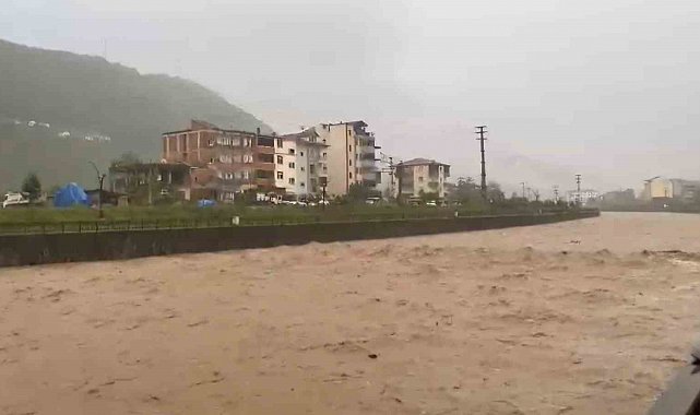 Trabzon'un Araklı ilçesinde şiddetli yağış