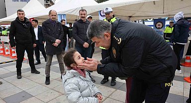 Trafik bilinci için tek yürek: Erzurum Emniyeti Havuzbaşı'ndaydı