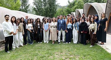 Tunceli Valisi Aygöl, üniversite öğrencileriyle bir araya gelerek bayramlaştı