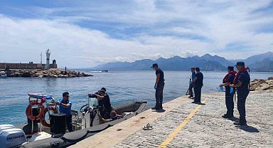 Tur teknesinde rahatsızlanan turistin yardımına deniz polisi yetişti
