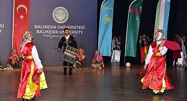 Türk Dünyasının renkleri Balıkesir'de sahneye taşındı