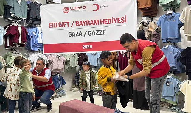 Türk Kızılay'dan Gazzeli çocuklara bayramlık sevinci