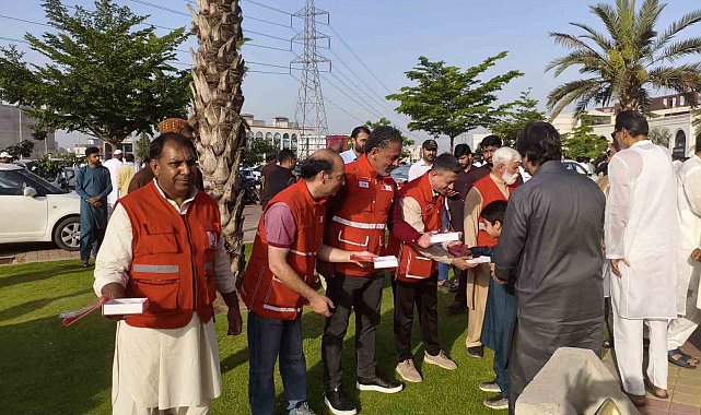 Türk Kızılay'ın Pakistan'da vekaleten kestiği kurbanlar yaklaşık 4 bin 700 aileye dağıtılacak